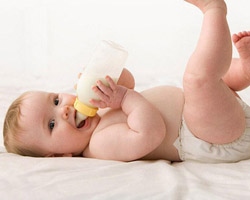 喝奶粉的宝宝需要喝水吗 一天大概需要喝多少水