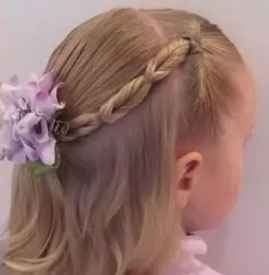 8岁儿童公主头发型简单 小公主的笑容治愈一切