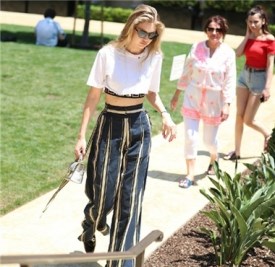 Gigi Hadid 和友人在洛杉矶出街 满屏都是腿+小蛮腰