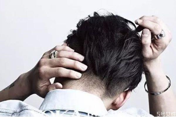 男生发型两边打薄和掏空区别 2020男士最流行发型