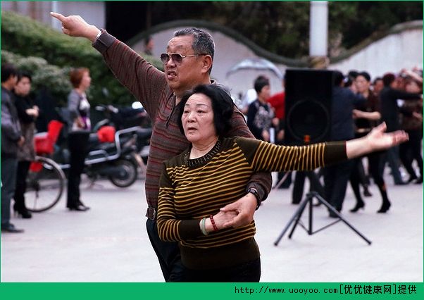 老人跳舞有什么好处？老人跳广场舞的好处有哪些？(4)