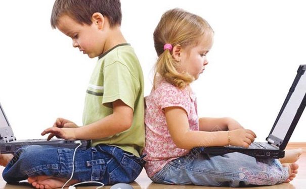 小孩总是玩手机怎么办？小孩总是玩电脑怎么办？[多图]