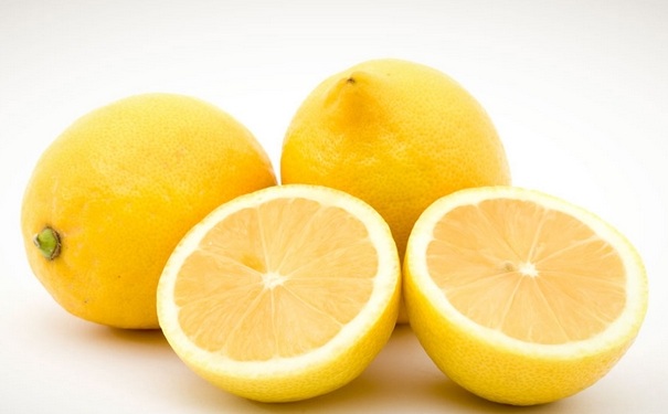 用柠檬染发对头发伤害大吗？柠檬染发的步骤是什么？(1)
