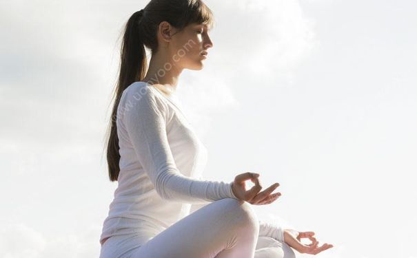 练习瑜伽的感悟有哪些？如何利用瑜伽来平静心态？[图]
