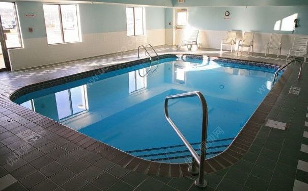 女子健身房游泳池内溺水，游泳溺水该怎么办？(3)