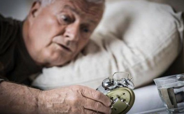 老年人失眠的原因有哪些？老年人失眠要怎样调理？[图]