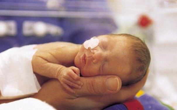 重视早产儿喂养的原因有哪些？如何进行早产儿喂养？[图]