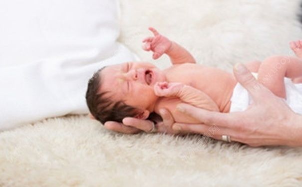 新生儿睡觉抽搐的原因是什么？新生儿抽搐有哪些处理方法？[图]