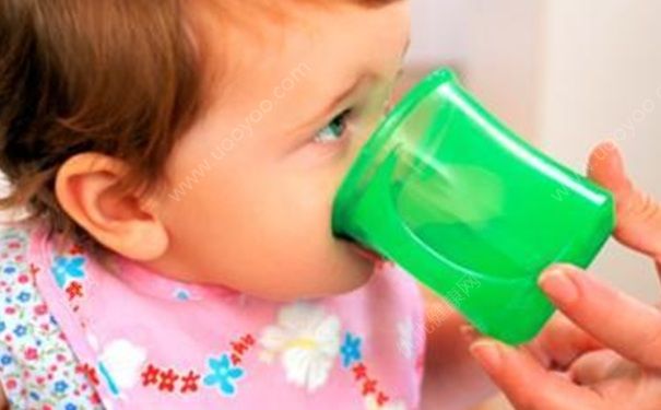宝宝喝水用水杯好吗？不同年龄段的宝宝喝水用什么水杯？[图]