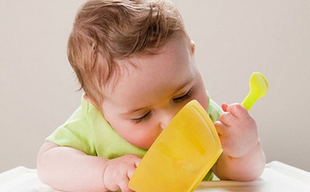 夏季宝宝喝什么水好？夏季宝宝喝什么水比较好？(1)