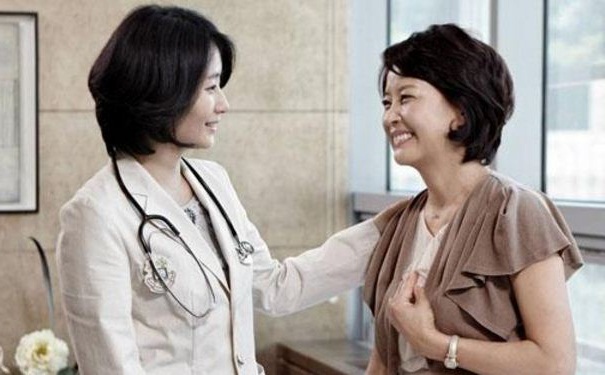 乳腺癌早期会有哪些症状？女性