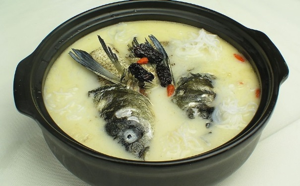 鲤鱼汤怎么做美味？鲤鱼的具体做法有哪些？(1)
