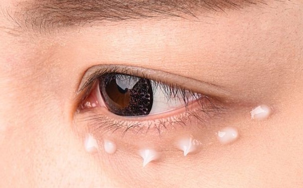 40岁女人用什么眼霜效果好？用眼霜要注意哪些事情？[图]