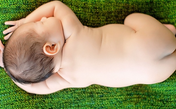 宝宝的睡姿有哪些安全隐患？宝宝睡姿透露怎样的健康状