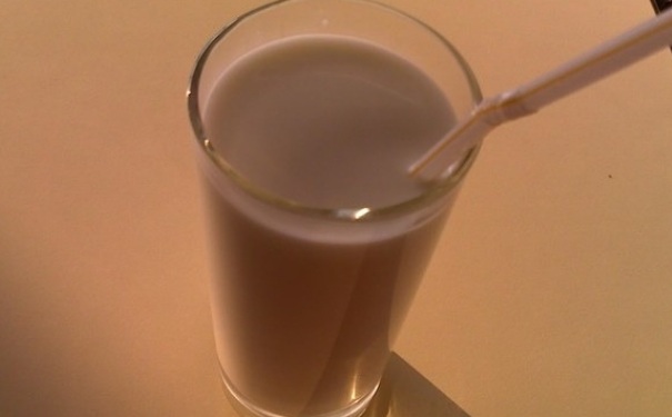 脂肪肝可以喝牛奶吗？脂肪肝能喝牛奶妈？(1)