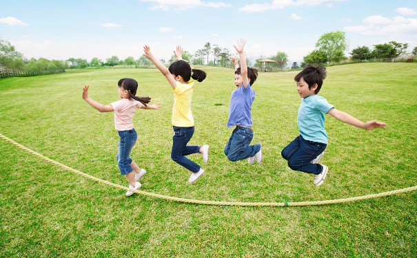 儿童练习跳绳要注意什么？儿童练习跳绳的动作要领是什