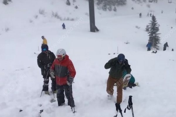 美国加州滑雪胜地雪崩，5人被埋，滑雪有哪些注意事项？(2)