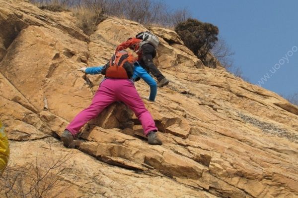小花攀岩身手敏捷，攀岩有哪些注意事项？(4)