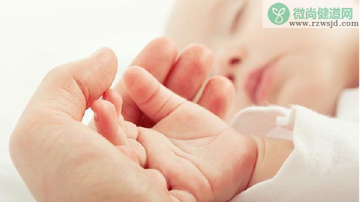 给宝宝转奶应该注意些什么？这样给宝宝转奶科学又安全