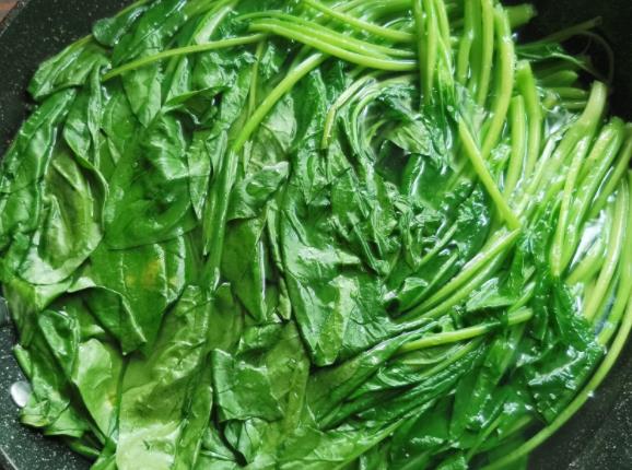 菠菜可以和猪肝一起吃吗 导致维生素C氧化影响微量元
