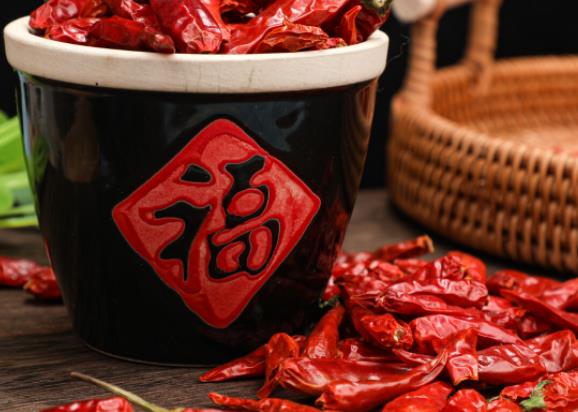 吃辣椒有哪些危害 上火肠胃不适影响味觉