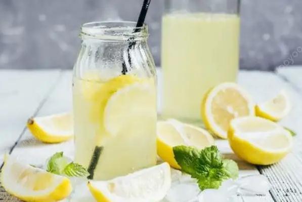 喝柠檬水治口臭吗？柠檬水一天喝几杯最好？