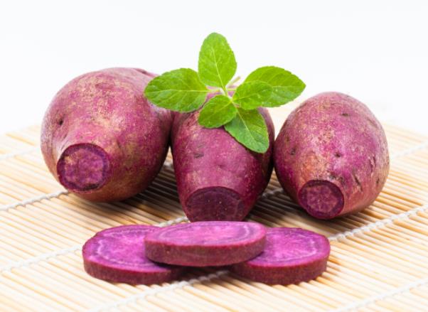 紫薯发芽了还能吃吗 口感变差但不会产生毒素,削掉即