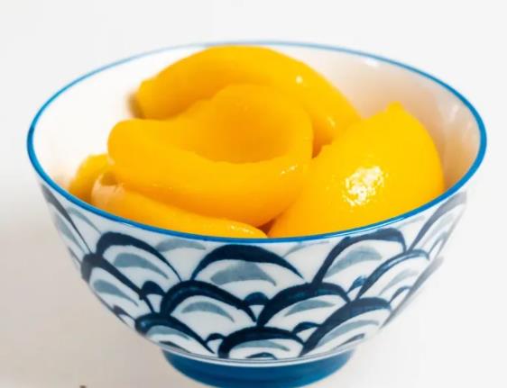 黄桃罐头可以治疗新冠病毒吗