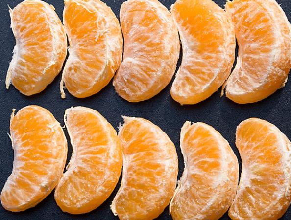吃橘子牙酸怎么回事 酸性物质刺激牙齿