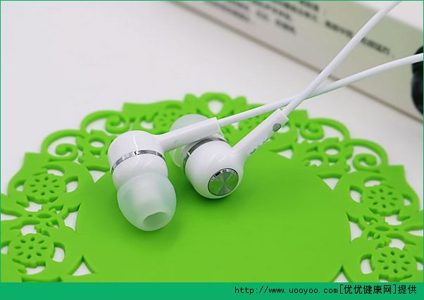 用耳机听歌会使听力减退吗？长期用耳机听音乐会损害听力吗？(1)