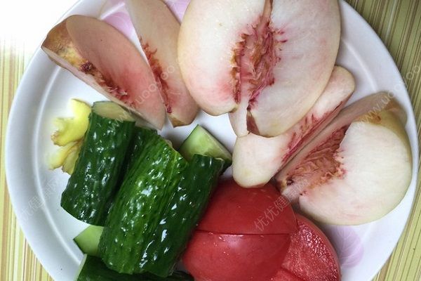 桃子和黄瓜可以一起吃吗？桃子和黄瓜一起吃有什么影响