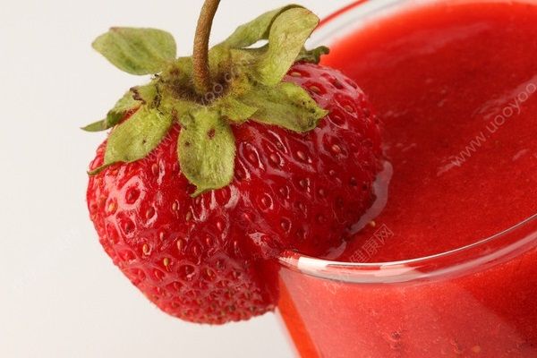 草莓桑葚能一起榨汁吗？草莓桑