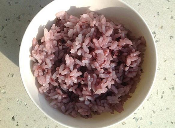 煮糙米饭放多少水 1:1.5视情况而定
