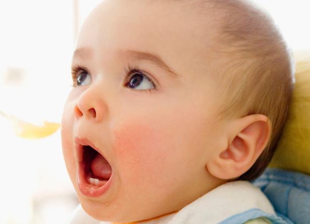 宝宝嘴巴有异味是什么原因 