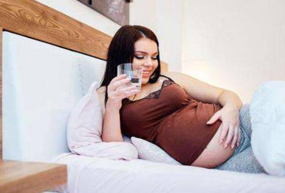孕妇要多喝水吗 排毒预防上