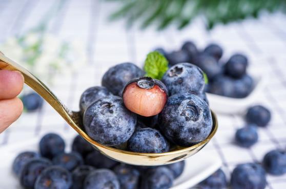 吃蓝莓会发胖吗 热量低,糖水