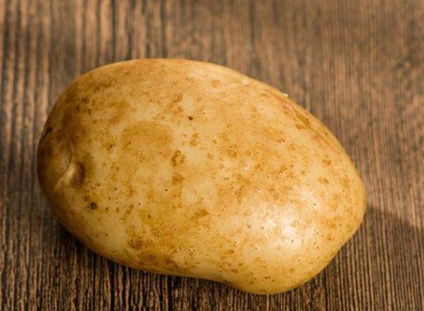 土豆的热量是多少 80左右千卡/100克,有减肥作用