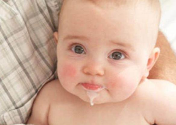 婴儿溢奶的原因是什么 胃容量小食管肌张力弱