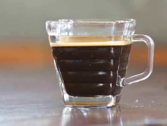 喝黑咖啡可以提高代谢吗 咖啡因刺激肠胃分泌胃液,帮