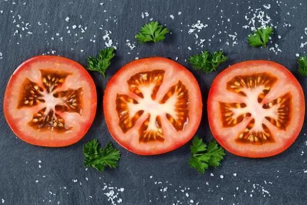 西红柿炒鸡蛋的营养功效有哪些？西红柿的饮食禁忌有哪