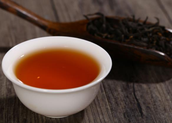夏天喝黑茶好吗 强解油腻,助消化,改善肠道环境
