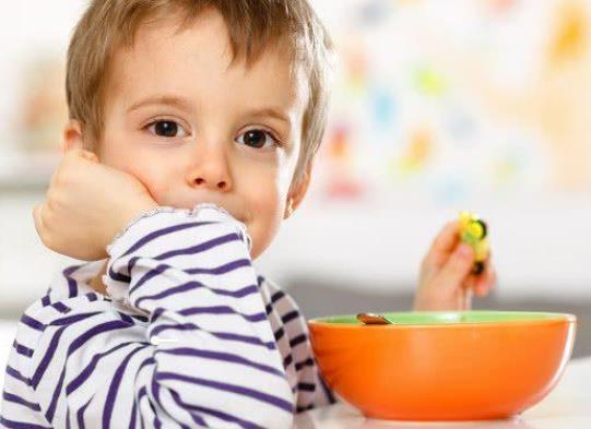 儿童挑食不吃菜怎么办 增加美观性,树立榜样,少零食