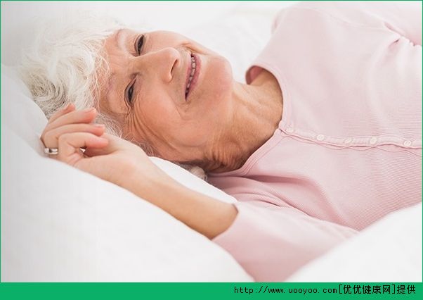 老人睡觉腰疼怎么办？老人睡觉腰疼怎么解决？(1)