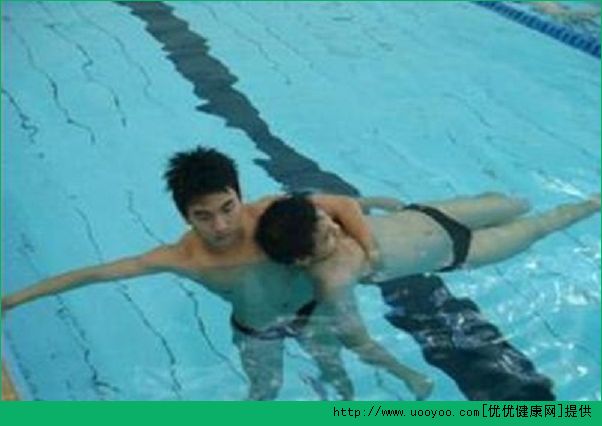 游泳时腿抽筋怎么办？游泳时出现抽筋如何处理？(2)