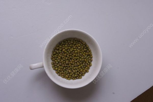 绿豆汤中可以加蜂蜜吗？绿豆和蜂蜜能一起吃吗？(4)