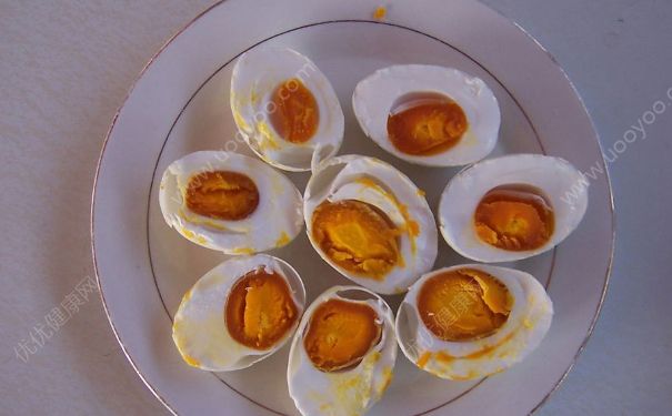 咸鸭蛋有臭味能吃吗？咸鸭蛋臭了还能吃吗？(2)