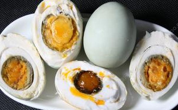 咸鸭蛋有臭味能吃吗？咸鸭蛋臭了还能吃吗？(3)