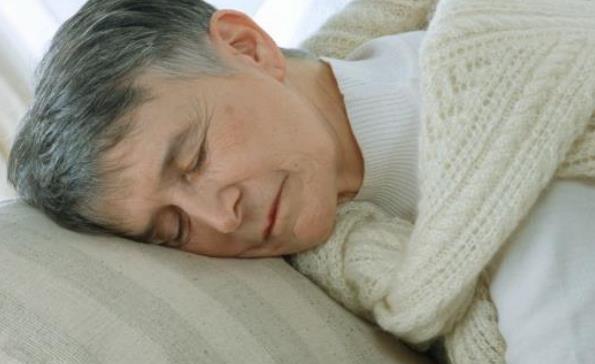 枕头低可提高老年人的睡觉质