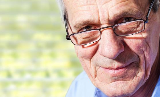 老年人如何保护视力？老人吃什