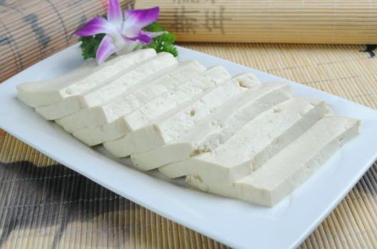 豆腐有哪些功效与作用？吃豆腐要注意什么？